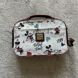 2018 Dooney & Bourke Disney World Mickey & Minnie Sweethearts Crossbody